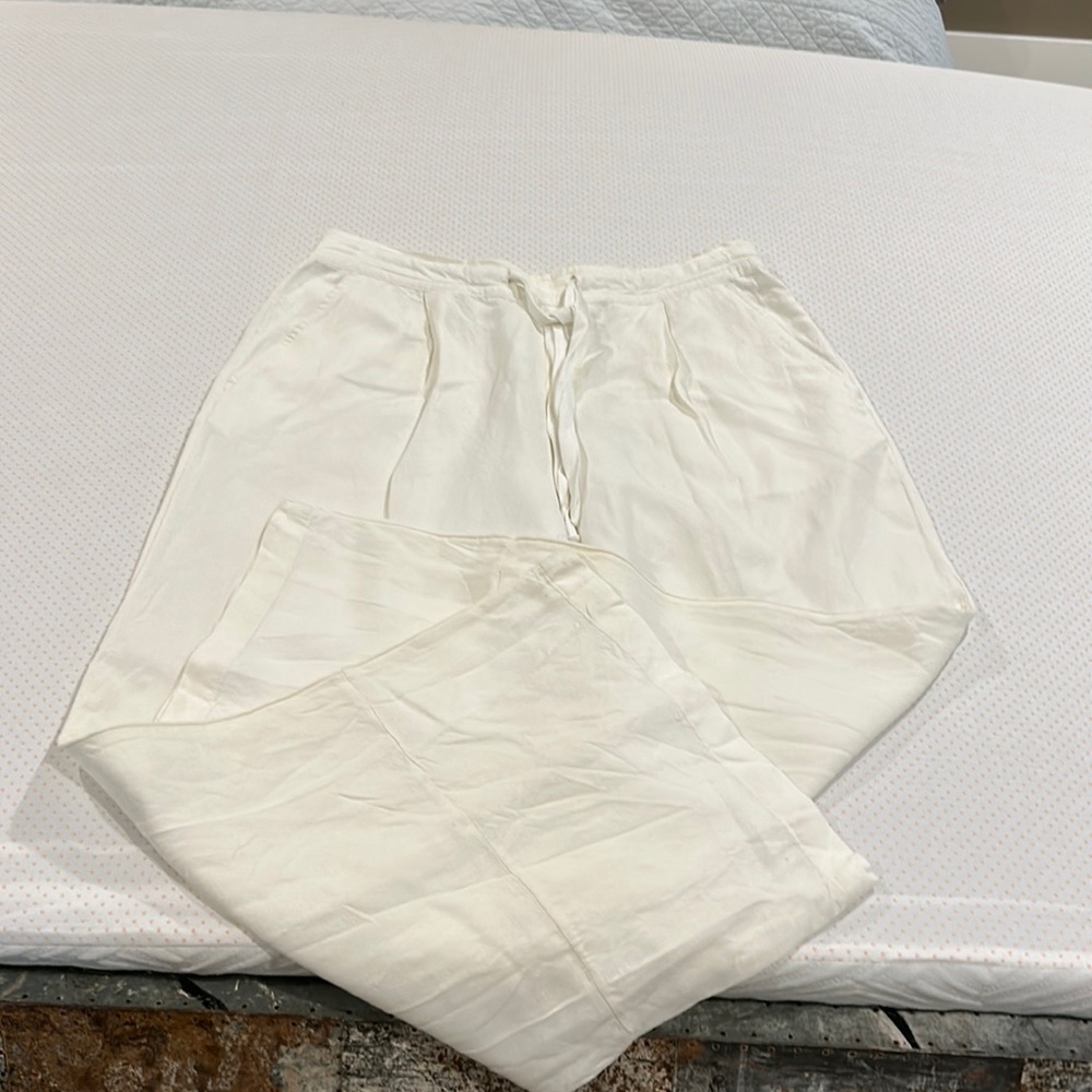 A new day off-white linen pants in large wide leg with pleats in the front